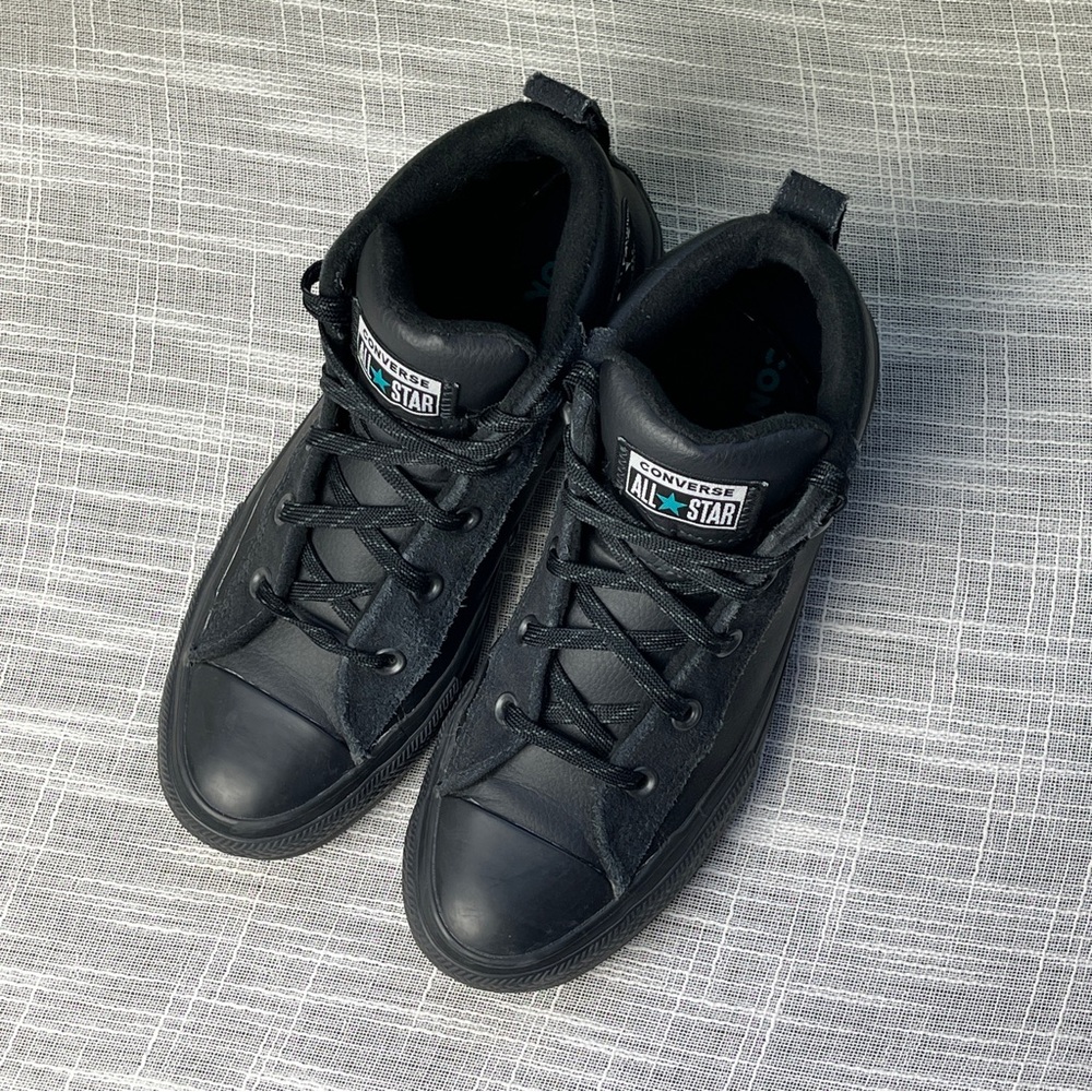 Converse Chuck Taylor’s Midtop Leather Black Unisex W8, M6